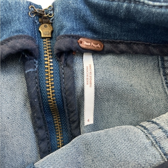 FREE PEOPLE Modern Femme Denim Mini Short Skirt Medium
Stone Wash Size 4 - Picture 5 of 7